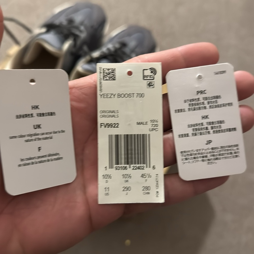 Yezzy 700 - Picture 12 of 12